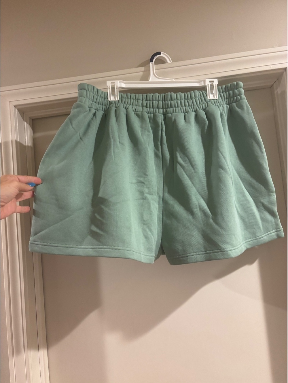 NWT PrettyLittleThing Plus Sage Green Pocket Sweat Shorts Women’s US 16 - Picture 2 of 7